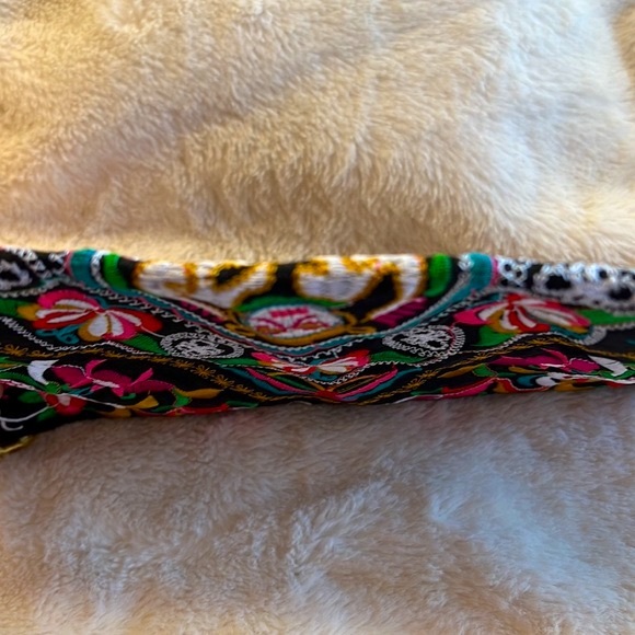 NWT embroidered clutch/wristlet - Picture 11 of 12